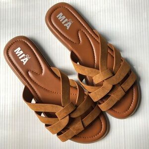 NWOT MIA Girl Women’s sandal, Tan-size 9